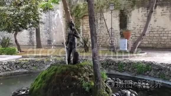 城市别墅的喷泉视频