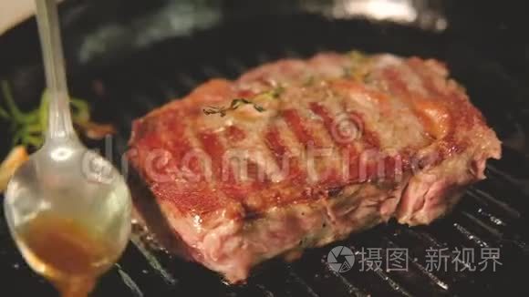 调味红肉牛腰肉牛排烹饪视频