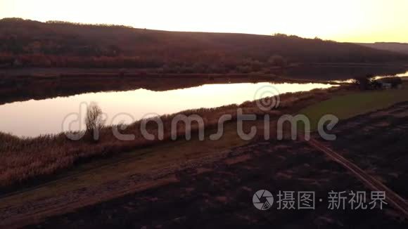 无人机拍摄的景色秋景黄昏夕阳水库大坝在农村与黑暗和粮食