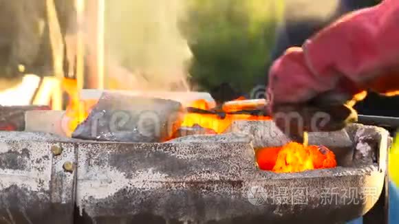 石膏浇铸液化青铜视频