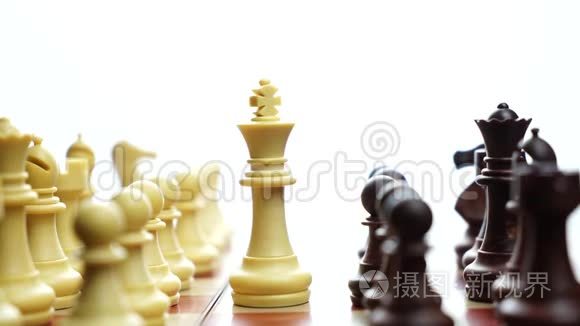 商人在竞争中下棋的手