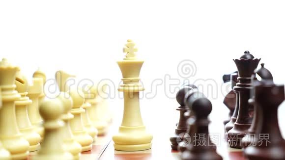 商人在竞争中下棋的手视频