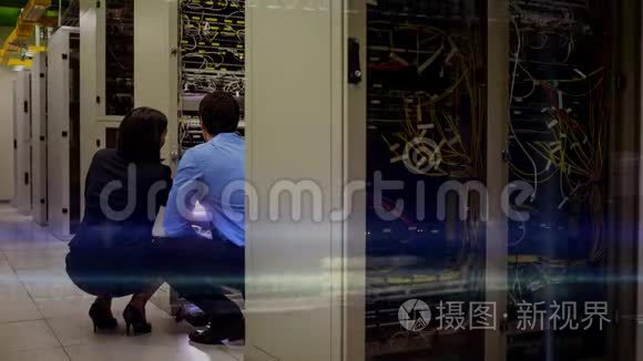 工作人员在服务器机房视频视频
