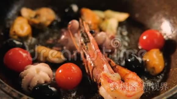 海鲜煮虾番茄贻贝章鱼锅视频