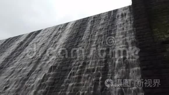 德温特大坝的水流泛滥视频