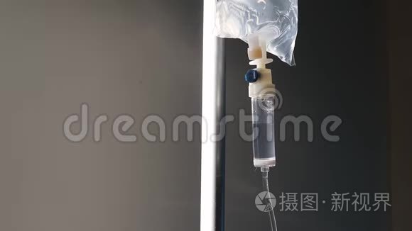 为病人关闭盐水点滴视频