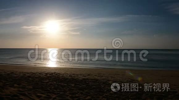 日落时沙滩上4K海浪