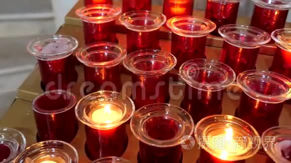天主教堂里的蜡烛，信仰和希望