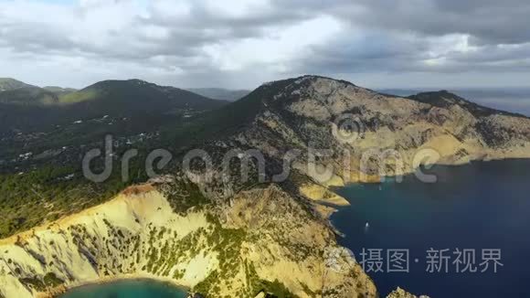 日落时鸟瞰伊比萨岛西角`景色。 地中海Balearic群岛