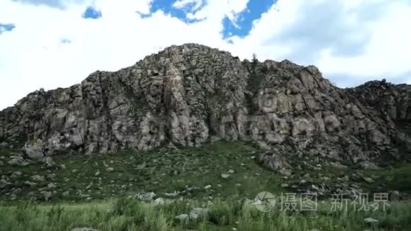 高石山，多山的蒙丹河，全景