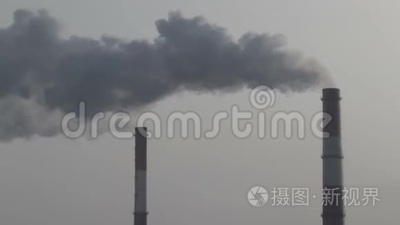 工业管道用烟雾污染大气视频