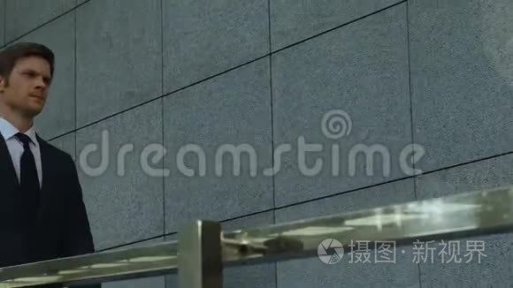 办公室经理下班后回家，国家机构建设，职业生涯