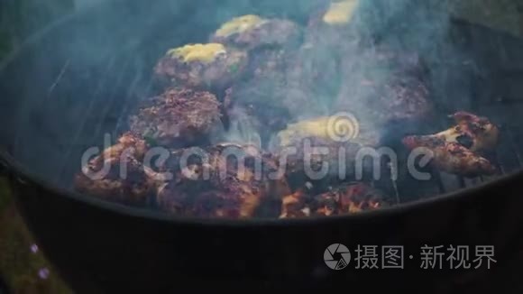 芝士汉堡烤肉串烧烤炉视频