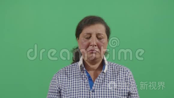女人撅嘴的表情视频
