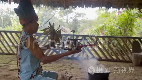 土著执行传统的魔法仪式视频