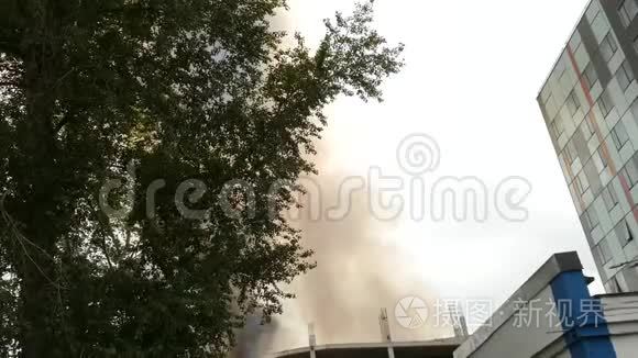 消防直升机投水灭火建筑物起火视频