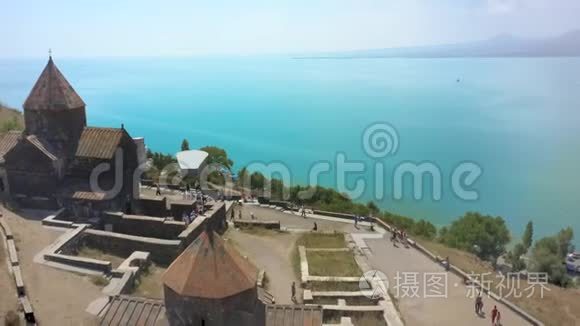 古老的塞瓦纳万克修道院和湖泊视频