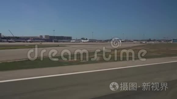 马略卡机场跑道上的飞机视频