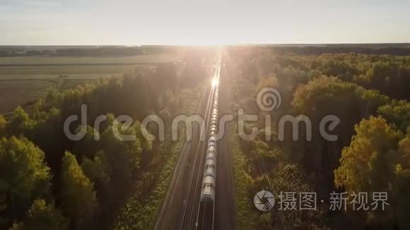 空中观景夕阳照动火车蓄水池视频