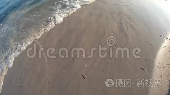 沙滩带波浪，顶景..