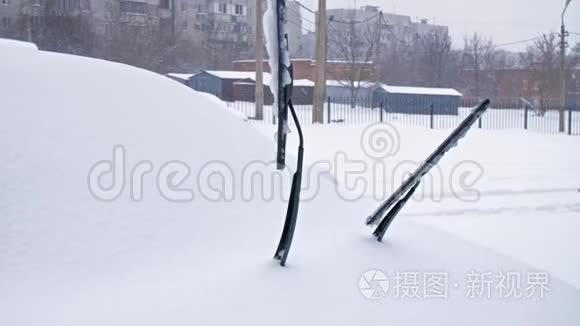 冬天的挡风玻璃雨刷