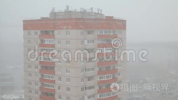 城里的雪。 窗外的雪。 大雪