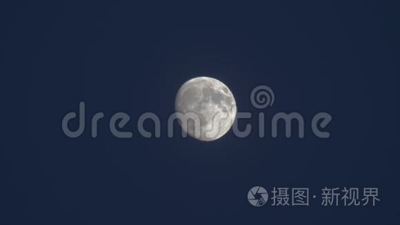 黑暗夜空中的月亮视频