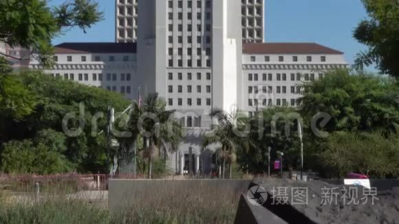 洛杉矶市政厅大楼倾斜白天视频