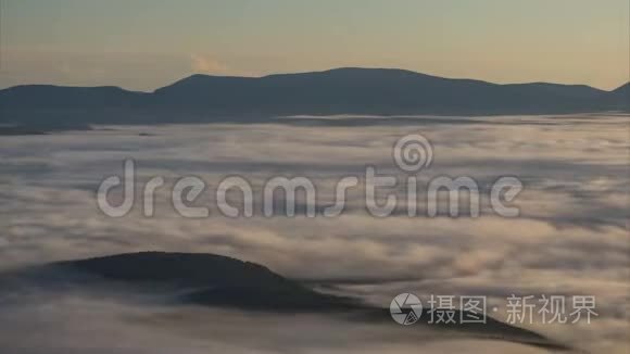 大雾中的山地时间流逝