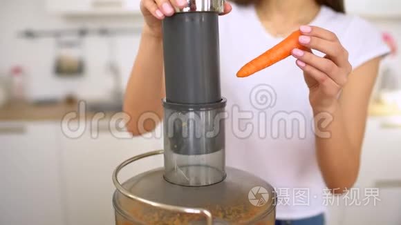家用电器新榨细胡萝卜汁工艺视频