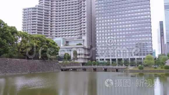 东京帝国城堡花园的池塘