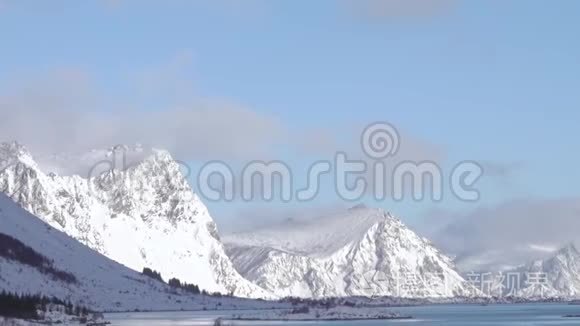 峡湾周围雪山的阳光视频