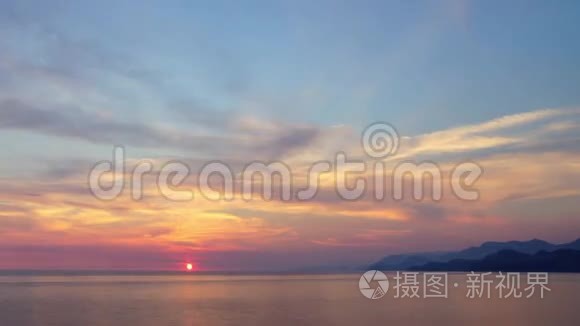 太阳海和天空视频