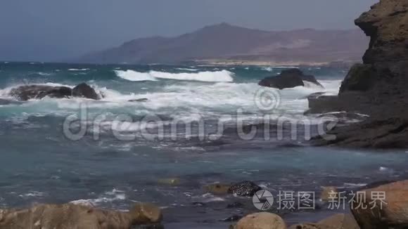 加那利群岛粗糙的海岸有熔岩视频