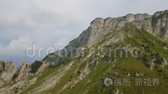 在瑞士阿尔卑斯山旅行视频