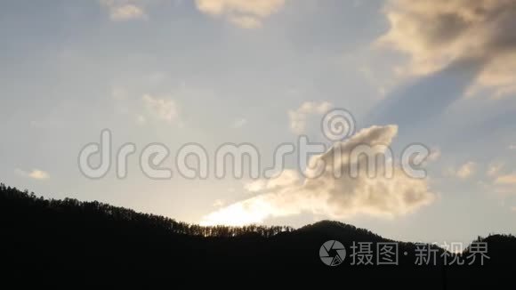 夕阳翻山越岭，晚霞快移远.. 时间推移