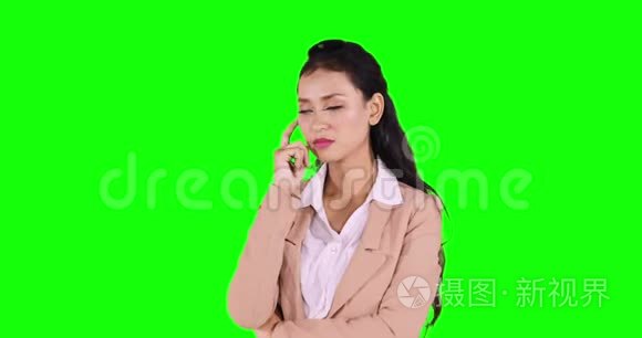 漂亮的女商人得到了新的想法视频