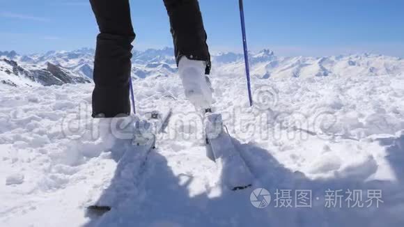 山地滑雪场滑雪靴慢动作近景视频