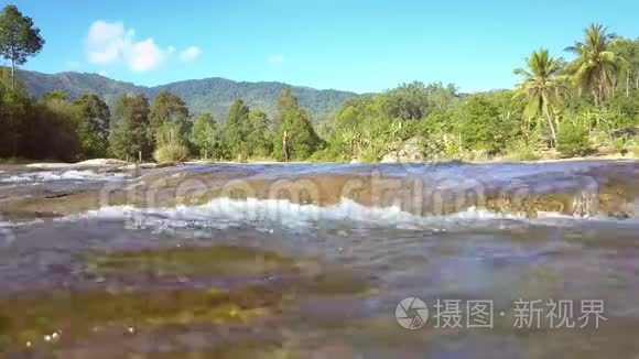 河流水流湍急，水流湍急