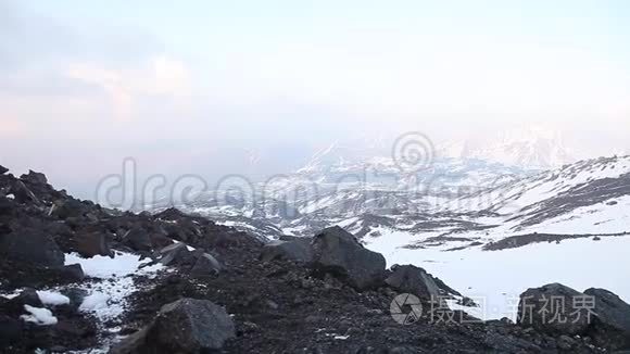 石头和山景