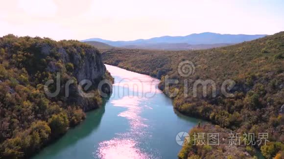 河流峡谷的画面视频