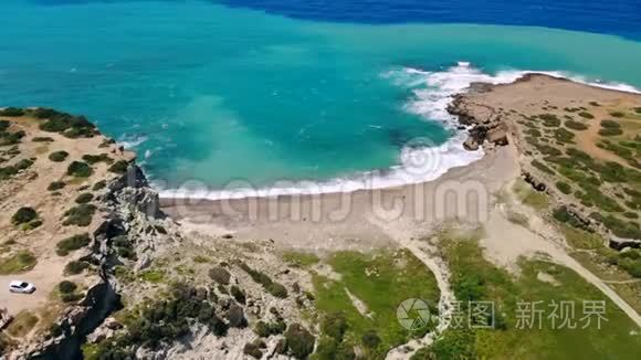 被遗弃的海滩，地中海沿岸清澈的海水，鸟瞰