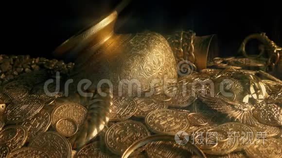 一堆闪闪发光的宝藏