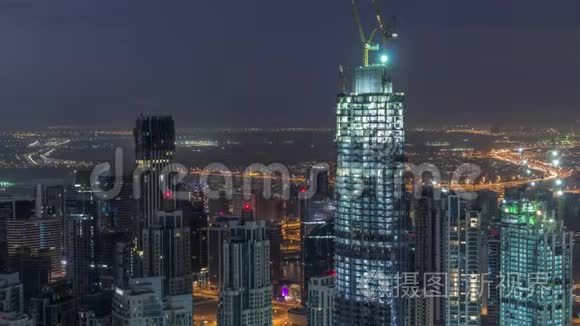 阿拉伯联合酋长国迪拜，令人惊叹的迪拜市区摩天大楼夜以继日的空中景色