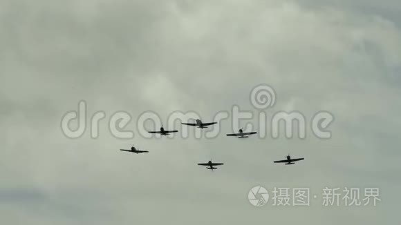 空中轻型飞机空中飞行队视频