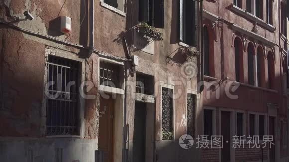 威尼斯寂静的后街向上倾斜视频