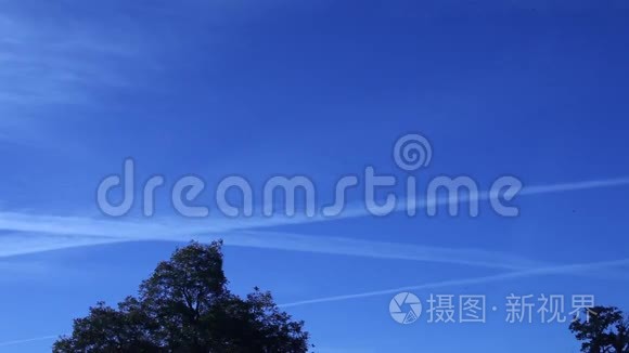 天空中的护栏视频