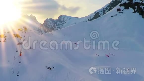 阿尔卑斯山的绳索之路，冬季滑雪旅游之地，旅游全景