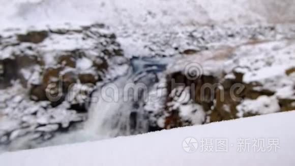 冰岛没有雪覆盖的瀑布名称视频