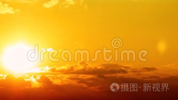 金色的夕阳和云景